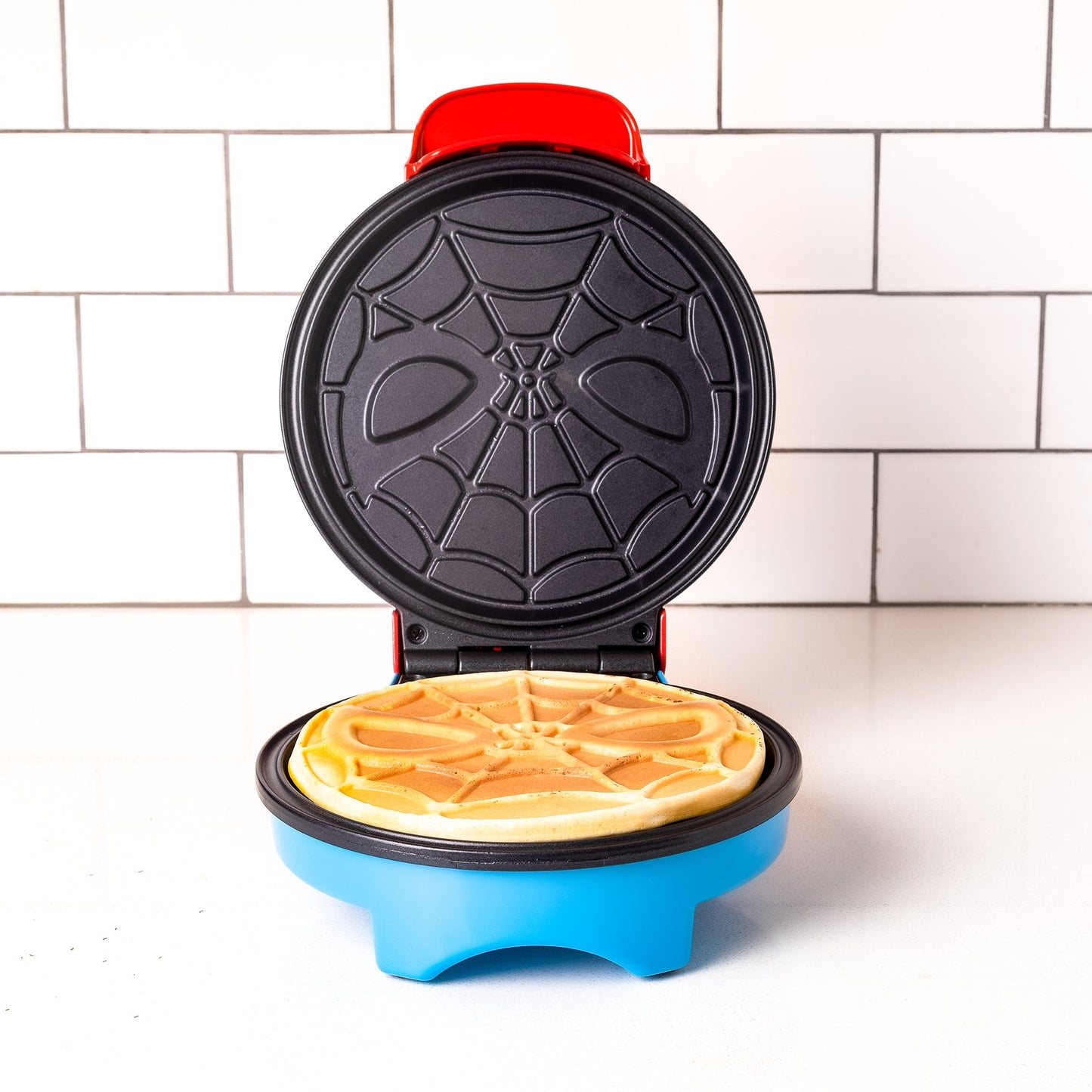 Sonunda Marvel Spider-Man Waffle Yapıcı: Süper Kahvaltılar Hazırlayın!