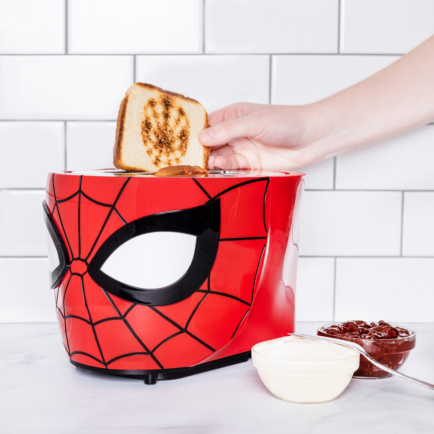 Süper Kahvaltılar için Ultimate Marvel Spider-Man Tost Makinesi